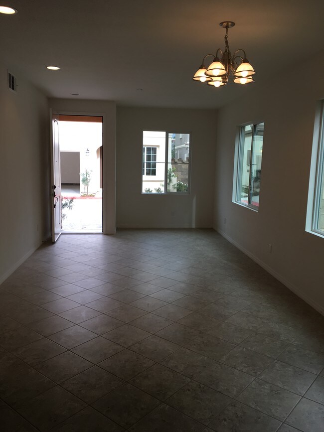 Building Photo - 888 Madison Court