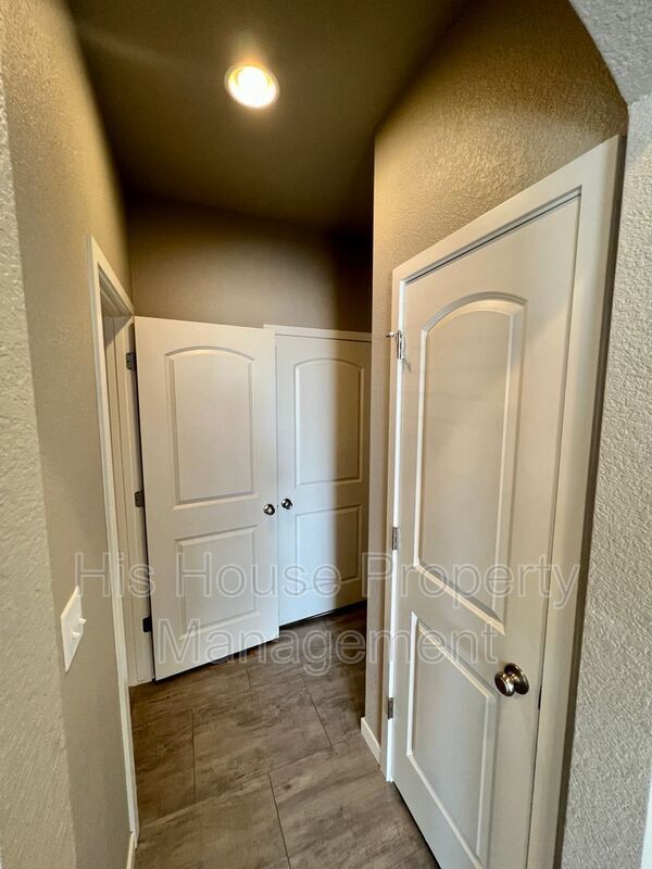 Building Photo - 3218 San Carlo Ave
