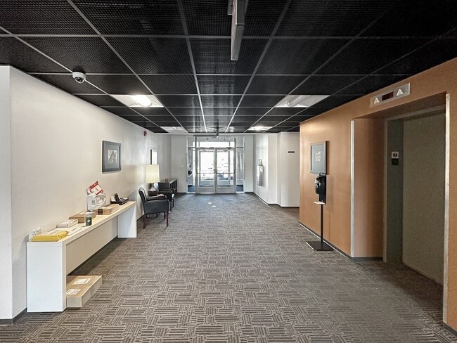 Building Photo - 120 Holmes St