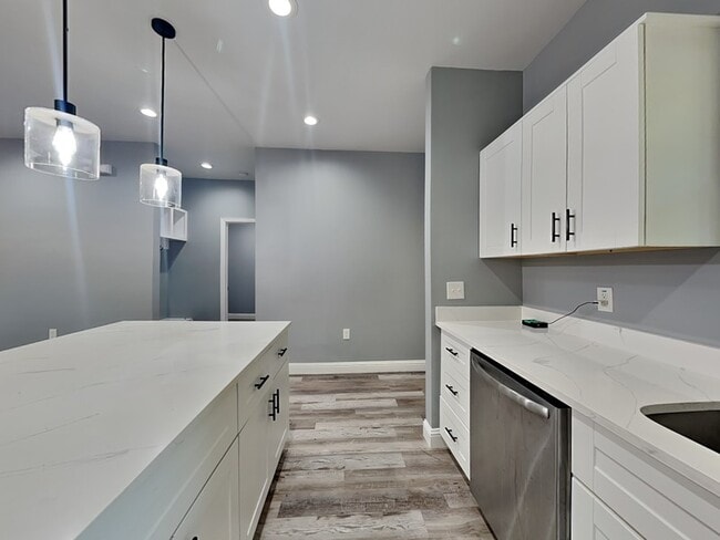 Building Photo - 633 Helena Ave