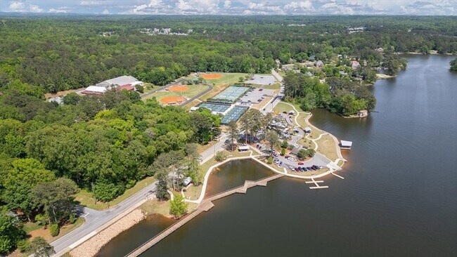 Building Photo - 541 N White St