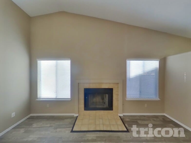 Building Photo - 733 Reagan Dr