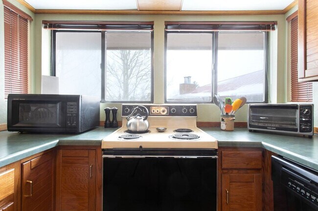 Building Photo - 716 Lagoon Dr