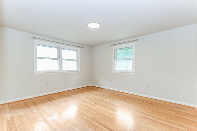 Building Photo - Spacious 3-Bedroom 1.5 Bath Home on 4 Acres