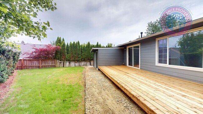 Building Photo - Desirable Sandy Neighborhood / Beautiful Single Level Ranch / Open Floor-Plan, Central Air