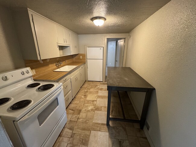 Building Photo - 140 N 200 E