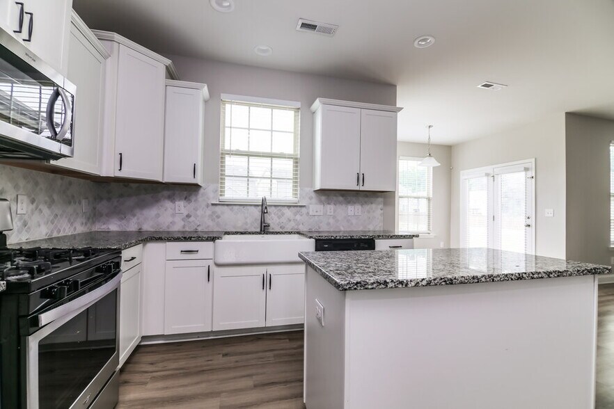 Building Photo - 504 Willow Breeze Ct