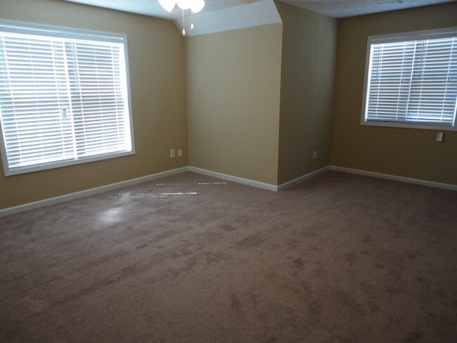 Building Photo - 2700 Kingstream Way SW