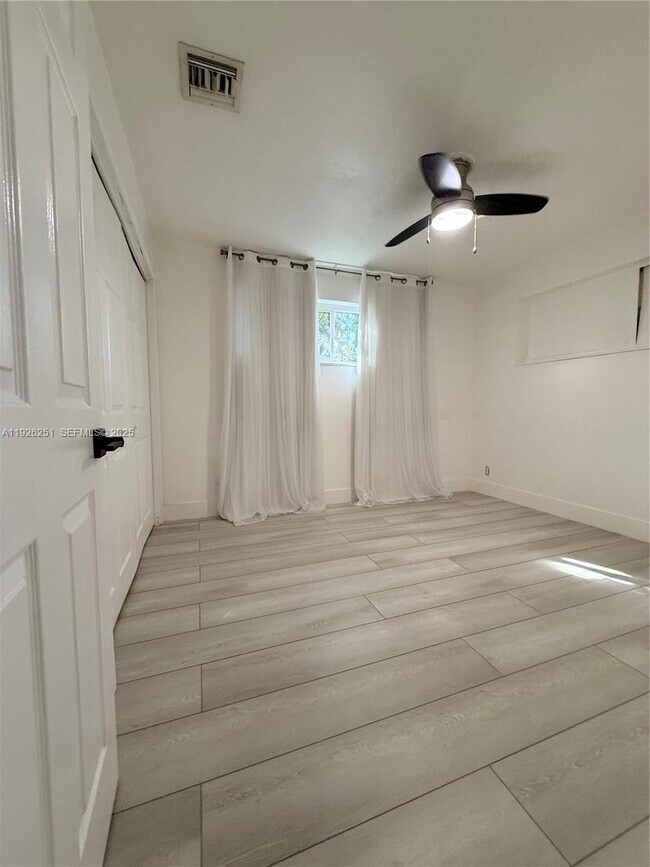 Building Photo - 2310 N 70th Ave