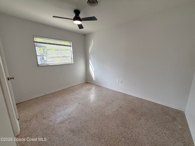 Building Photo - 1412 Overlook Terrace