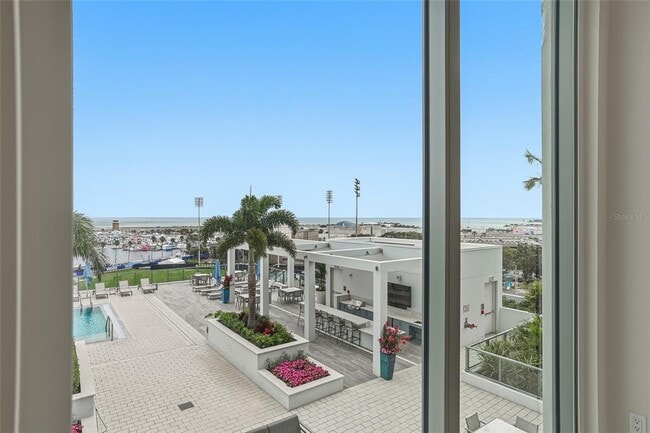 Building Photo - 301 1st St S