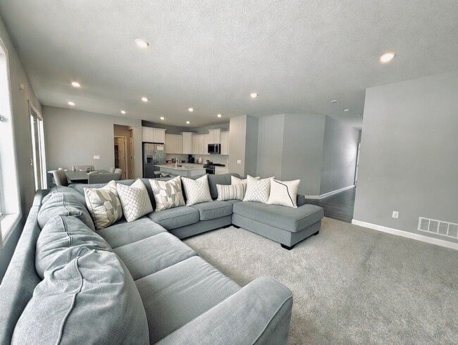 Building Photo - Beautiful New Construction 5bed 4bath Home in Otsego