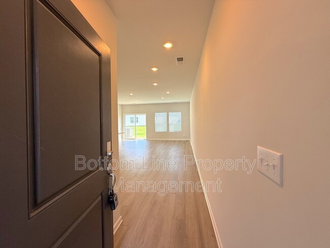 Building Photo - 1066 Plumcrest Dr
