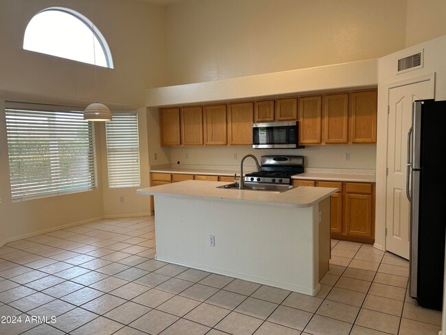 Building Photo - 1161 W Courtney Ln