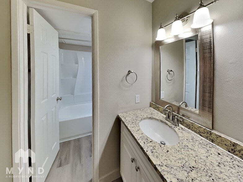 Building Photo - 4231 Karnes Dr