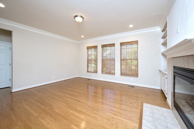 Building Photo - **5-BEDROOM HOME IN AMENITY-RICH MCKAY'S M...