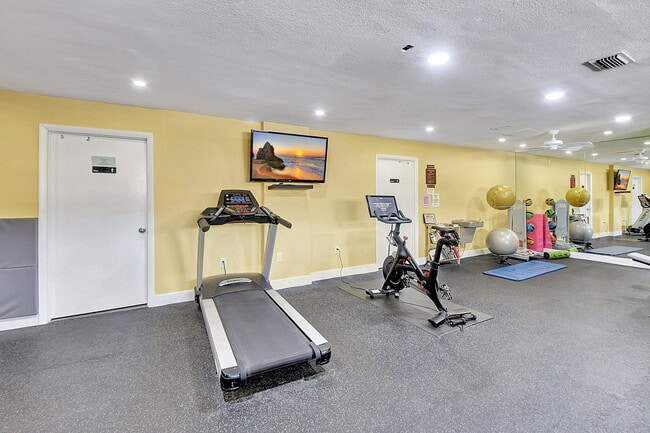 Building Photo - 235 SW 29th Ave