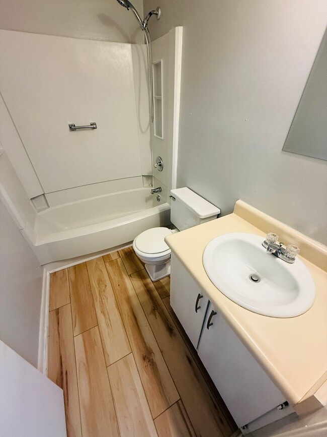 Building Photo - 7060 Candlewood Dr