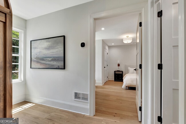 Building Photo - 11 Bourbon St