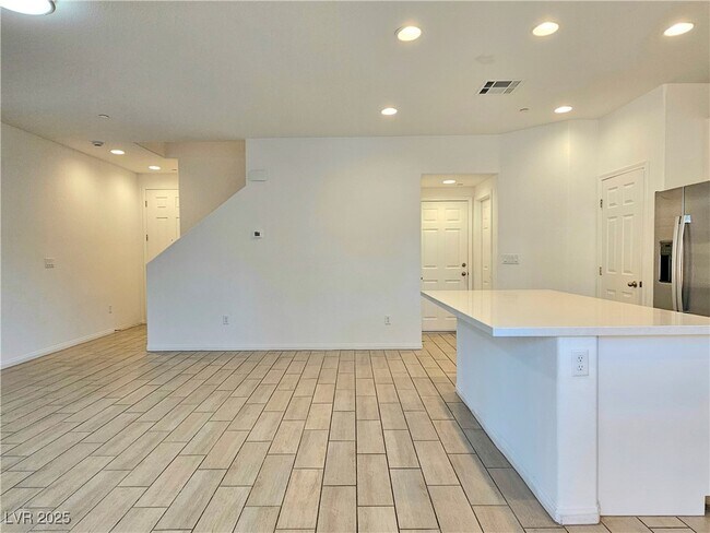 Building Photo - 6551 Dove Pt Pl