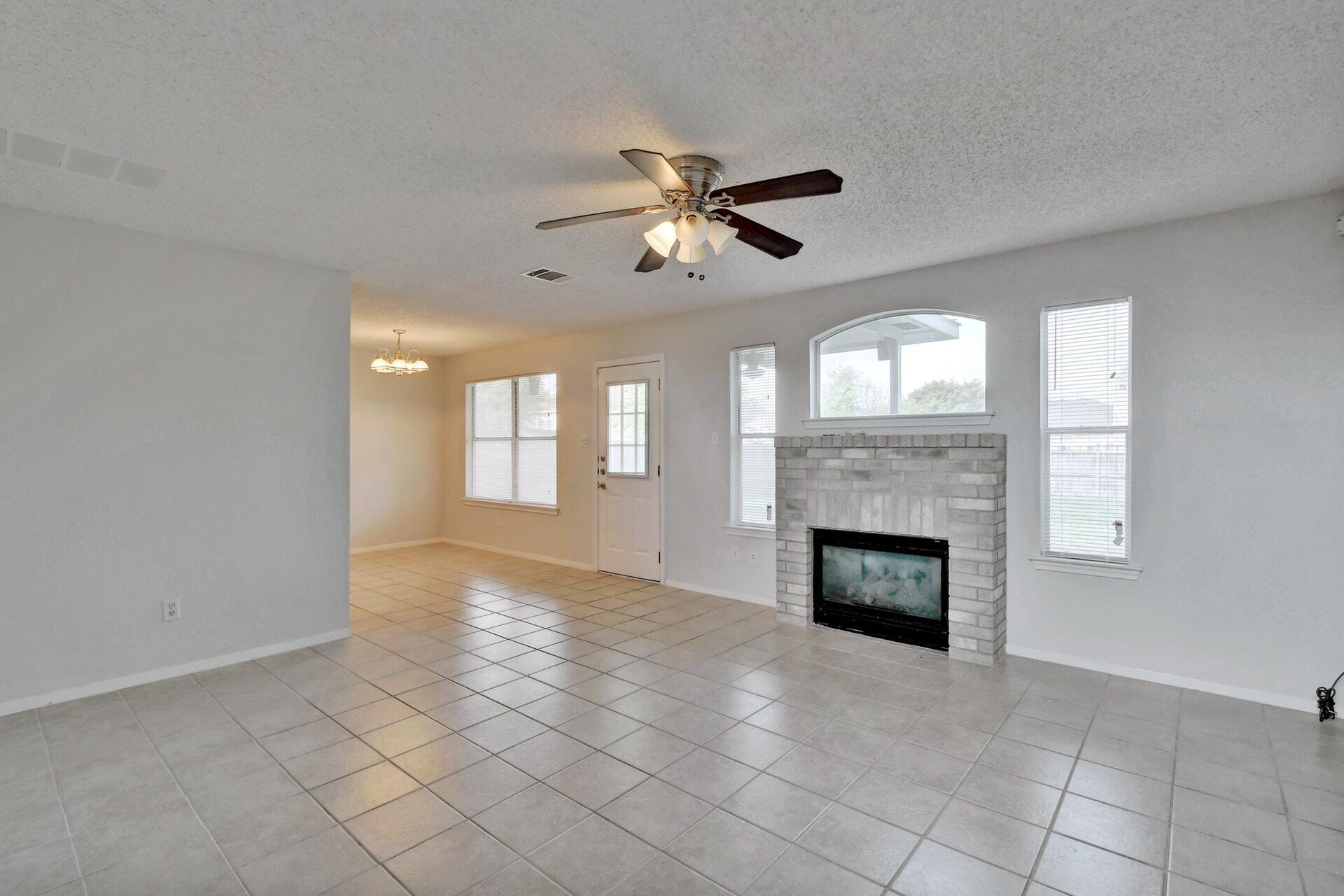 Building Photo - 1609 Lantern Light Dr