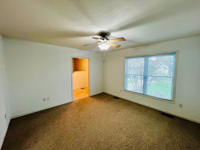 Building Photo - Townhouse Located at Pikes Place