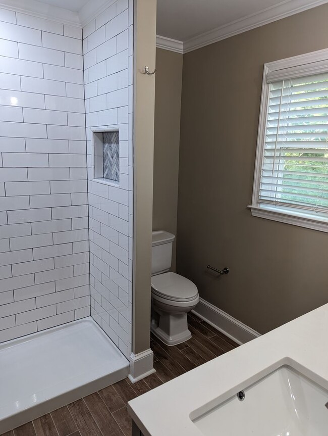 Building Photo - Newly renovated three bedroom, two bath ho...