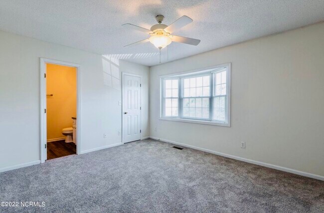 Building Photo - 2335 Vineyard Dr