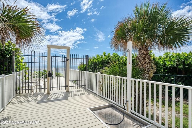 Building Photo - 877 N Hwy A1A