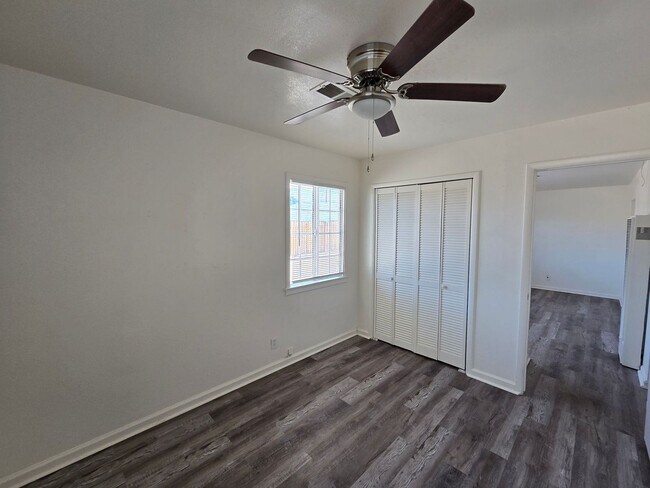 Building Photo - Yucca Ave 6686-6688