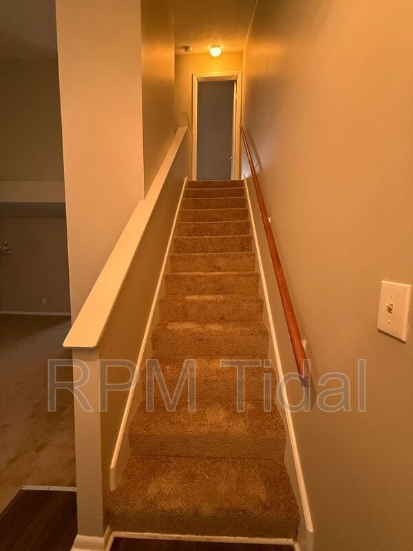 Building Photo - 70 Riverchase Dr