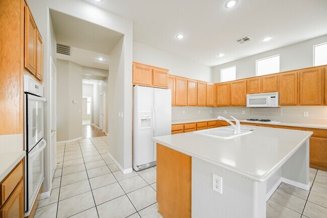 Building Photo - 2716 Thomasville Ave