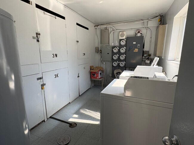 Building Photo - 9420 Bay Colony Dr