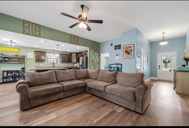 Building Photo - 206 Azalea Dr