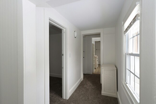 Building Photo - 48 W Branchville Rd