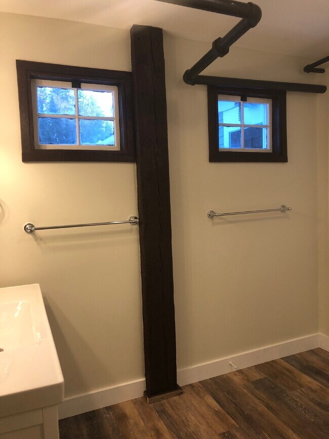 Building Photo - 13 Tavern Wy