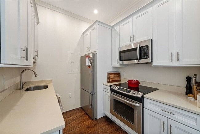 Building Photo - 371 Beacon St