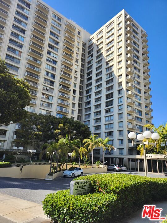 Building Photo - 2170 Century Pk E