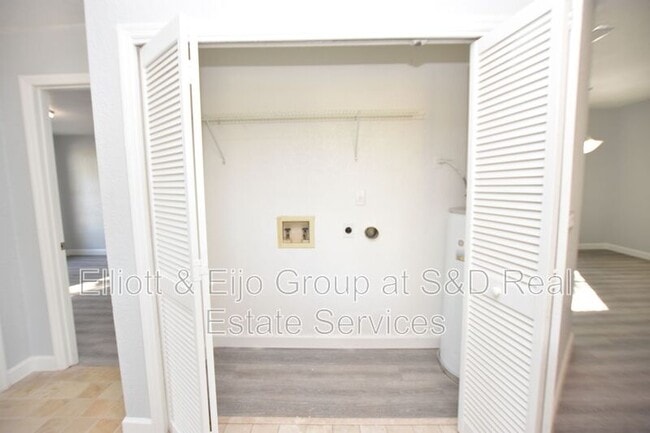 Building Photo - 1127 Oakhill St