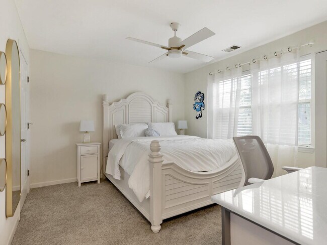 Building Photo - Charming Dilworth Condo in Olmsted Park – Walkable, Updated, Furnished Option Available. Pool Views!