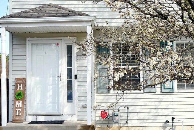 Primary Photo - 55 Millstream Rd