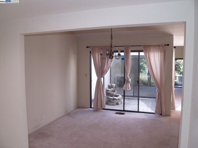 Building Photo - 515 Rolling Hills Ln