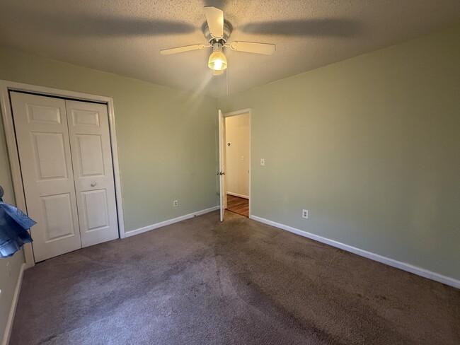 Building Photo - 720 Marigold St