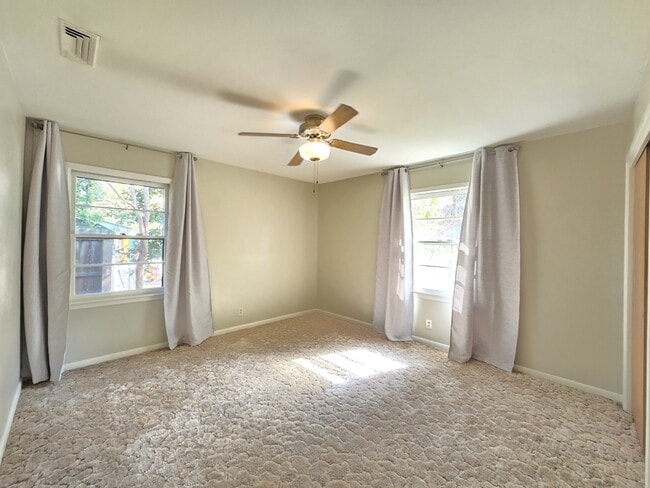 Building Photo - 516 Lehigh Pl