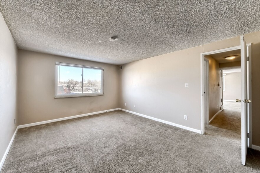 Building Photo - 130 E Highline Cir