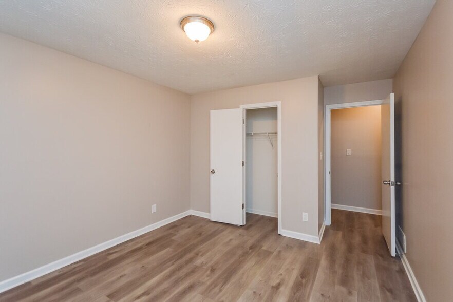 Building Photo - 661 Greenview Ave SE