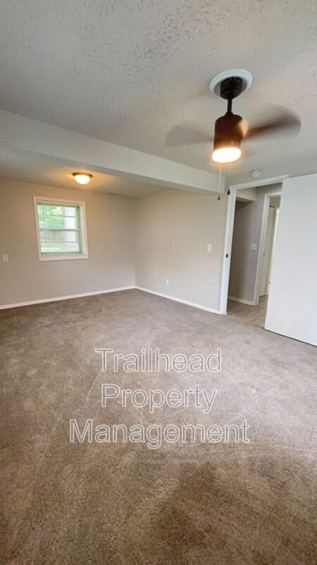 Building Photo - 8105 NE San Rafael Dr