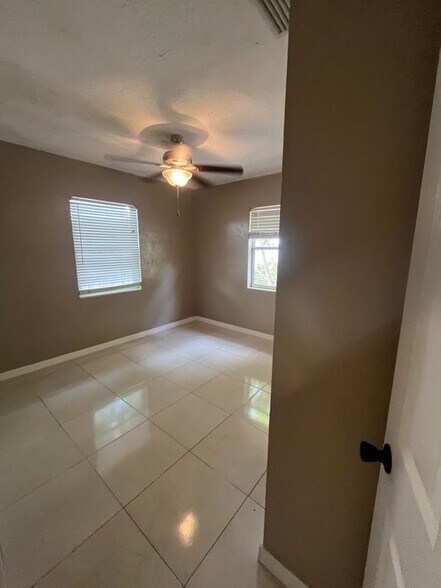 Building Photo - 6514 34th Ave N