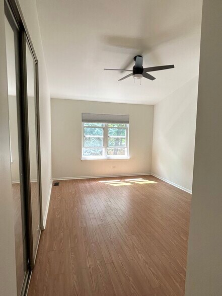 Building Photo - 114 Sarahs Grove Ln