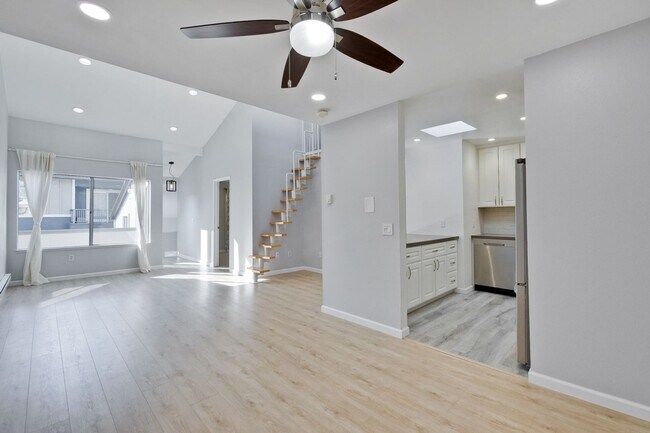 Building Photo - Remodeled 2 Bed 2 Bath Modern Condo with Bonus Loft Area
